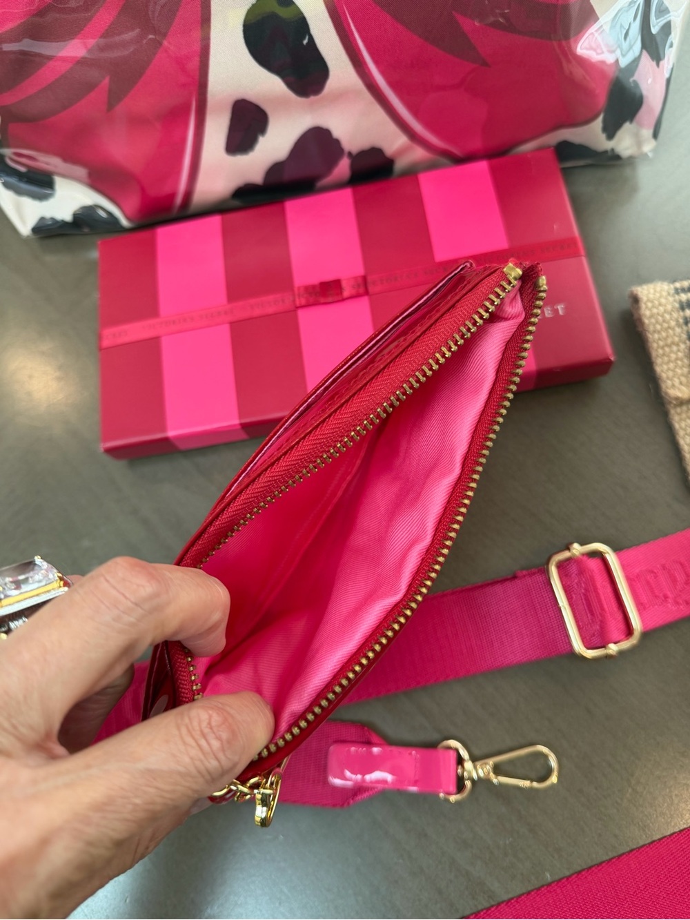Happy RED/PINK 4FER Viral Tote +Juicy Strap+Vickys Secret Wallet + anthro pouch! - Picture 13 of 14